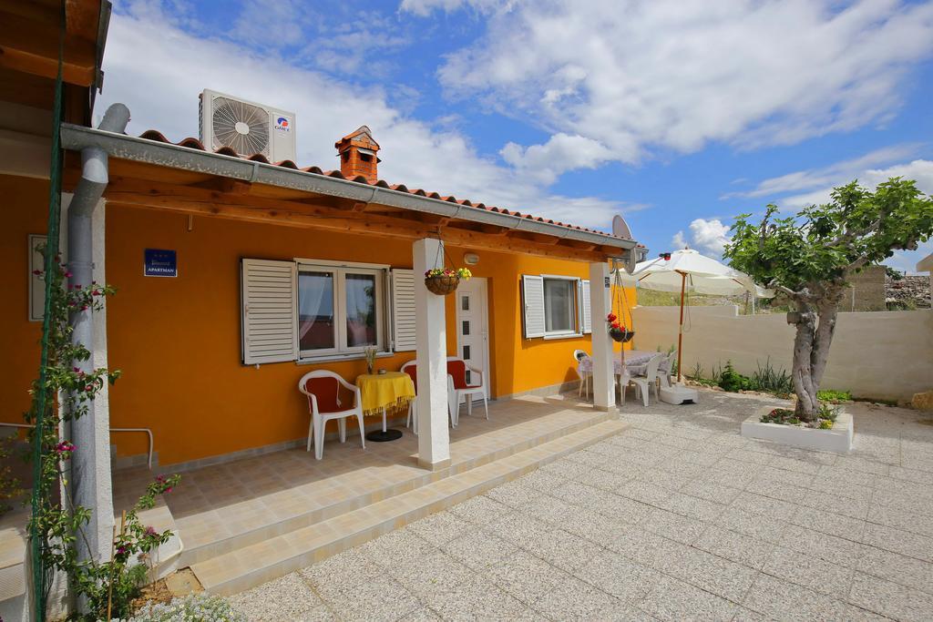 Apartment Marta Ražanac Exterior foto