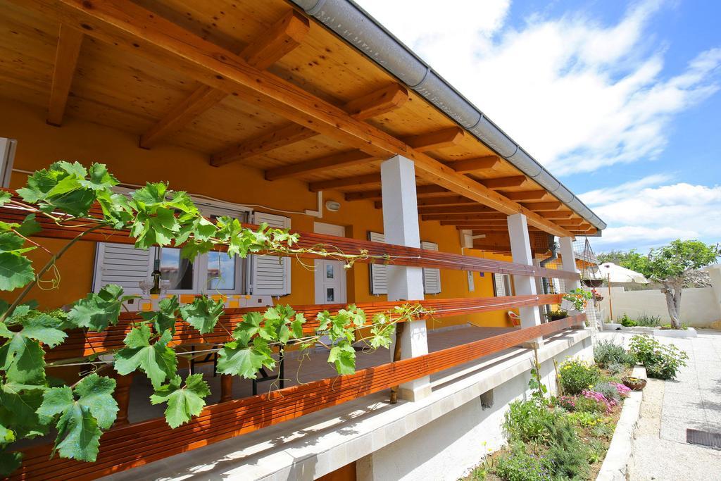 Apartment Marta Ražanac Exterior foto