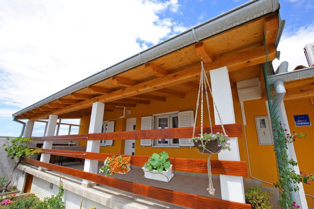 Apartment Marta Ražanac Exterior foto