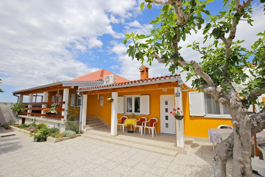 Apartment Marta Ražanac Exterior foto
