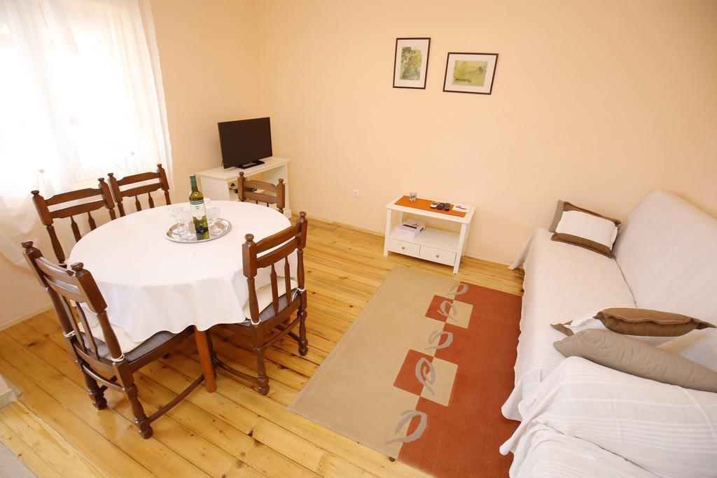 Apartment Marta Ražanac Exterior foto
